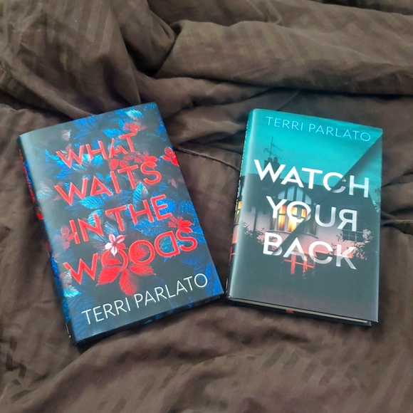 Watch Your Back/What Waits In The Woods-Terri Parlato Hardcover Suspense Novels - Picture 1 of 10